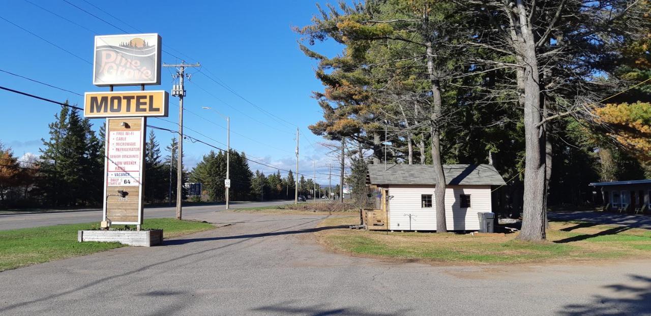 Pine Grove Motel スーセントマリー エクステリア 写真